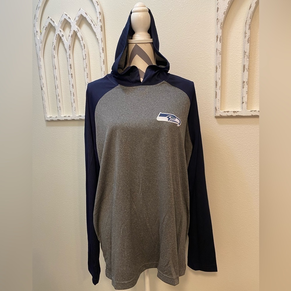 Men’s New with Tags Seahawks pullover by Antigua